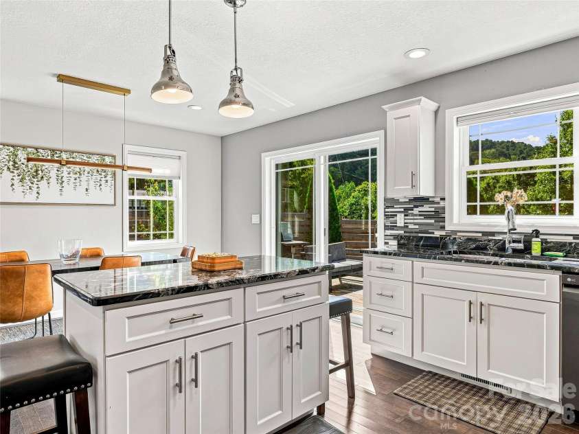 73 Mountain Street, Asheville, NC 28801.  MLS# CAR4422936, YatesRealty ID 51107. 