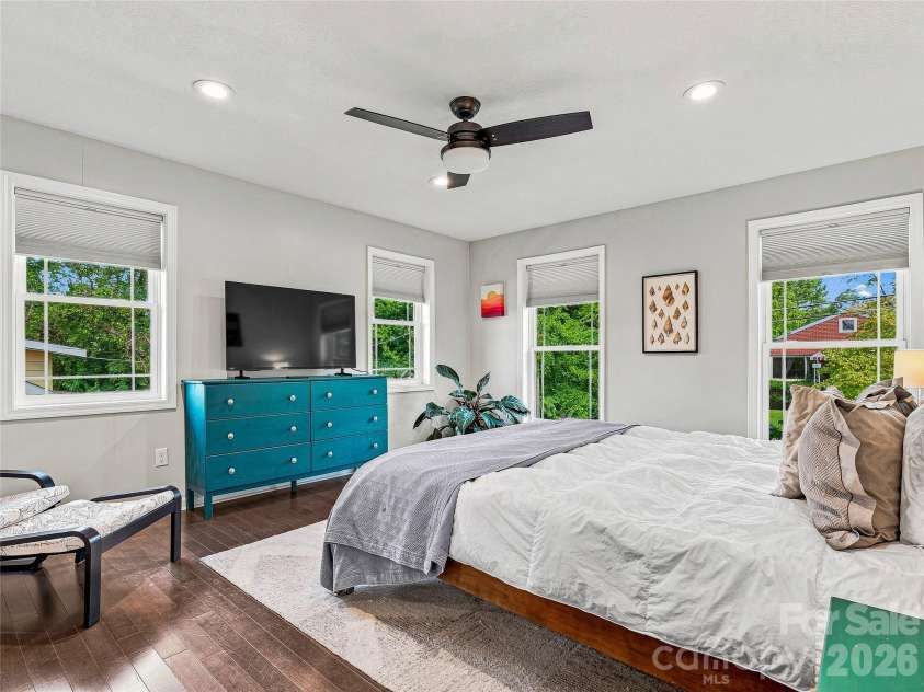 73 Mountain Street, Asheville, NC 28801.  MLS# CAR4422936, YatesRealty ID 51107. 