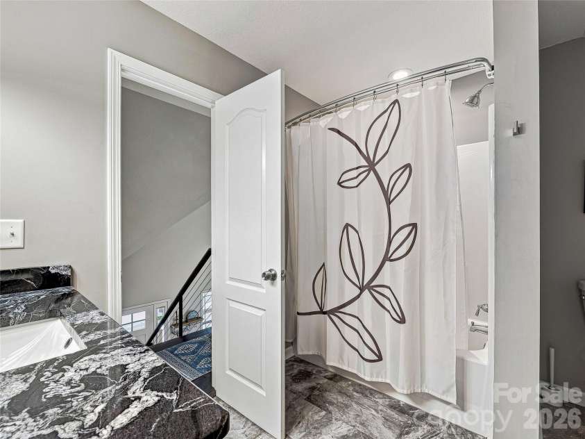 73 Mountain Street, Asheville, NC 28801.  MLS# CAR4422936, YatesRealty ID 51107. 