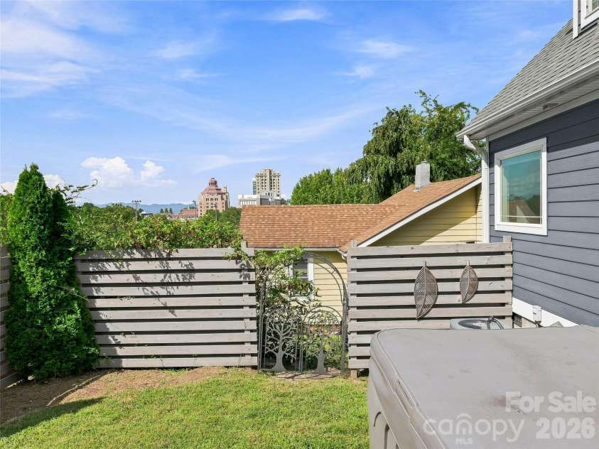 73 Mountain Street, Asheville, NC 28801.  MLS# CAR4422936, YatesRealty ID 51107. 