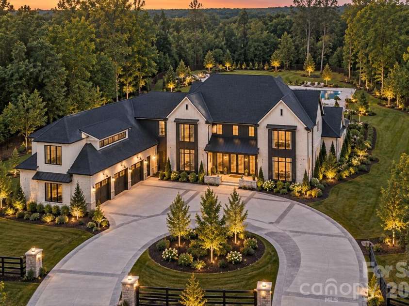 1002 Cane Manor Court, Waxhaw, NC 28173.  MLS# CAR4425351, YatesRealty ID 51108. 