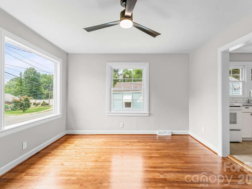 828 Ferrell Avenue, Winston Salem, NC 27101.  MLS# CAR4425367, YatesRealty ID 51109. 