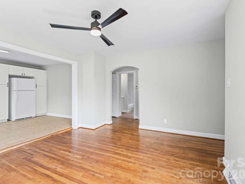 828 Ferrell Avenue, Winston Salem, NC 27101.  MLS# CAR4425367, YatesRealty ID 51109. 