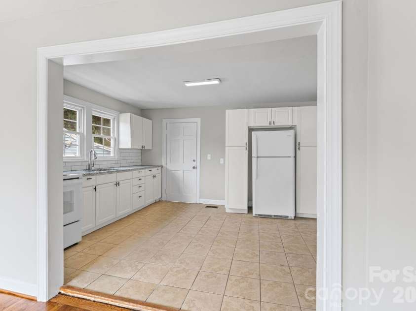 828 Ferrell Avenue, Winston Salem, NC 27101.  MLS# CAR4425367, YatesRealty ID 51109. 