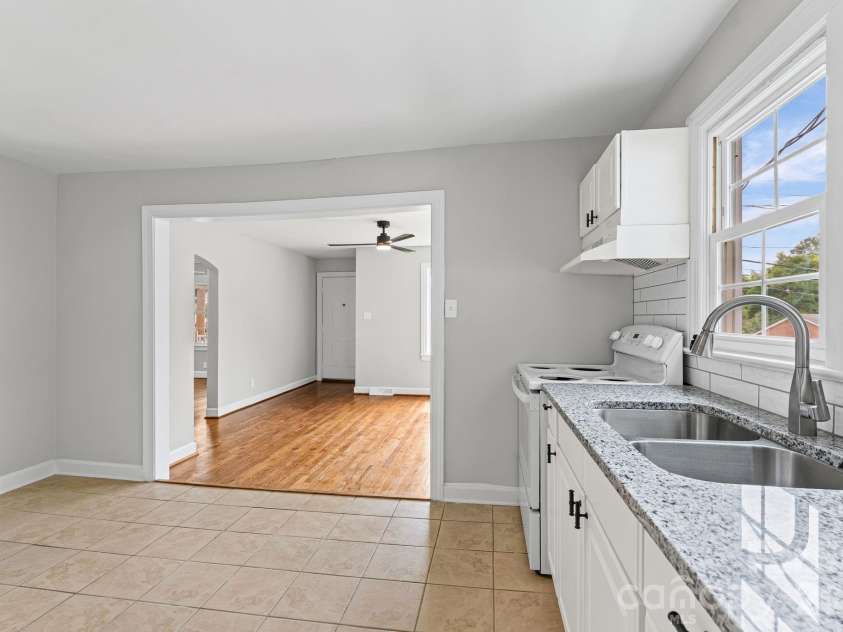 828 Ferrell Avenue, Winston Salem, NC 27101.  MLS# CAR4425367, YatesRealty ID 51109. 