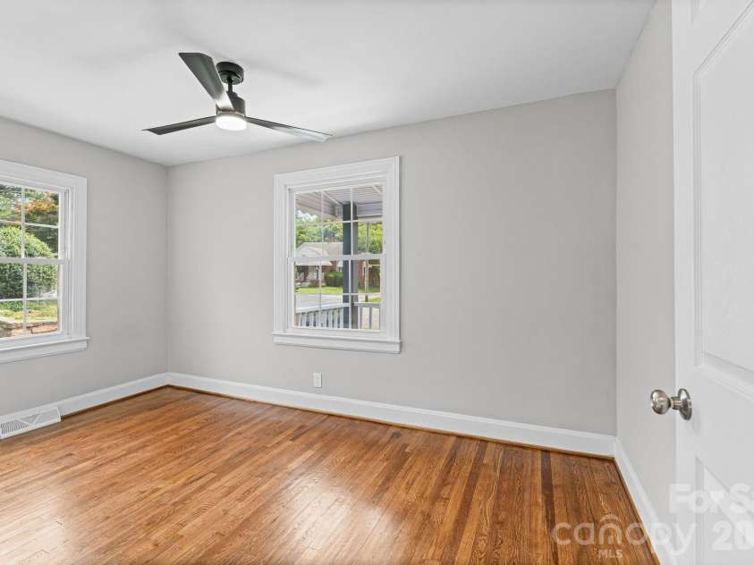 828 Ferrell Avenue, Winston Salem, NC 27101.  MLS# CAR4425367, YatesRealty ID 51109. 