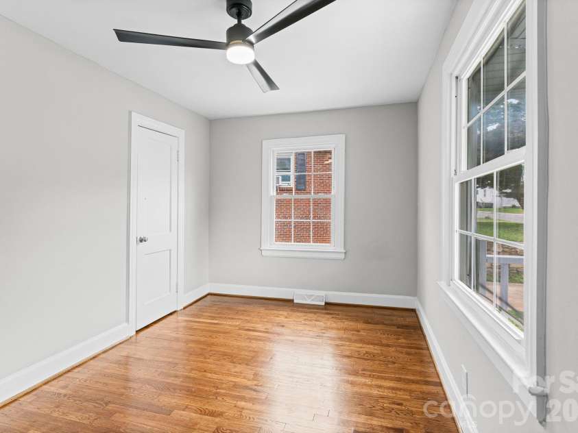 828 Ferrell Avenue, Winston Salem, NC 27101.  MLS# CAR4425367, YatesRealty ID 51109. 