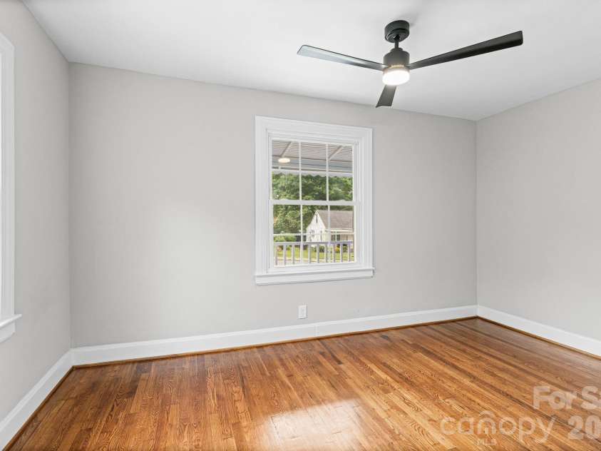 828 Ferrell Avenue, Winston Salem, NC 27101.  MLS# CAR4425367, YatesRealty ID 51109. 