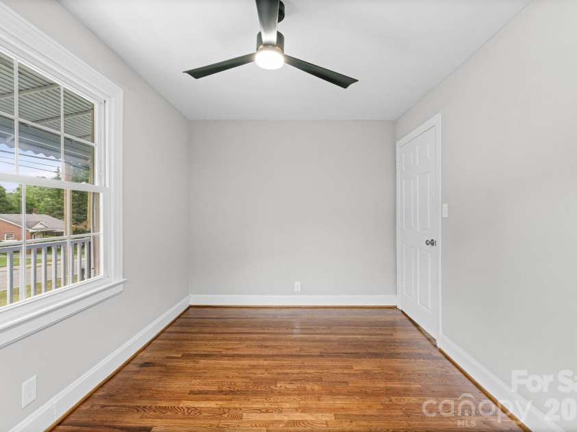 828 Ferrell Avenue, Winston Salem, NC 27101.  MLS# CAR4425367, YatesRealty ID 51109. 