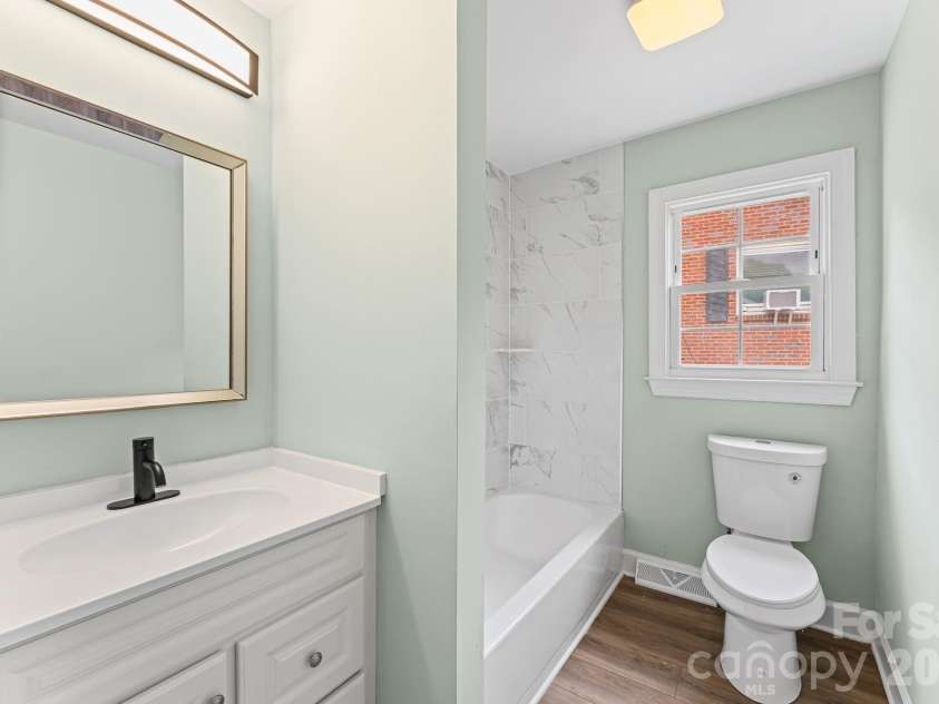 828 Ferrell Avenue, Winston Salem, NC 27101.  MLS# CAR4425367, YatesRealty ID 51109. 