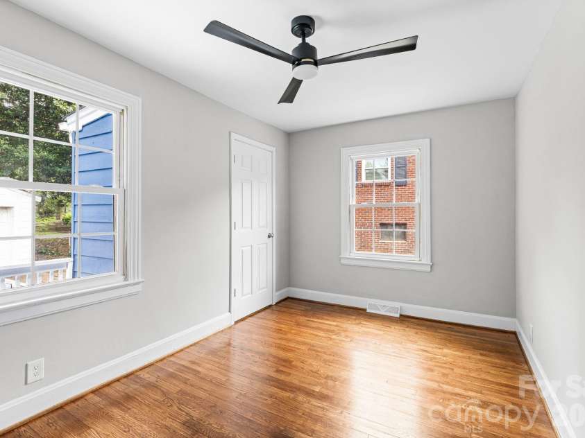 828 Ferrell Avenue, Winston Salem, NC 27101.  MLS# CAR4425367, YatesRealty ID 51109. 