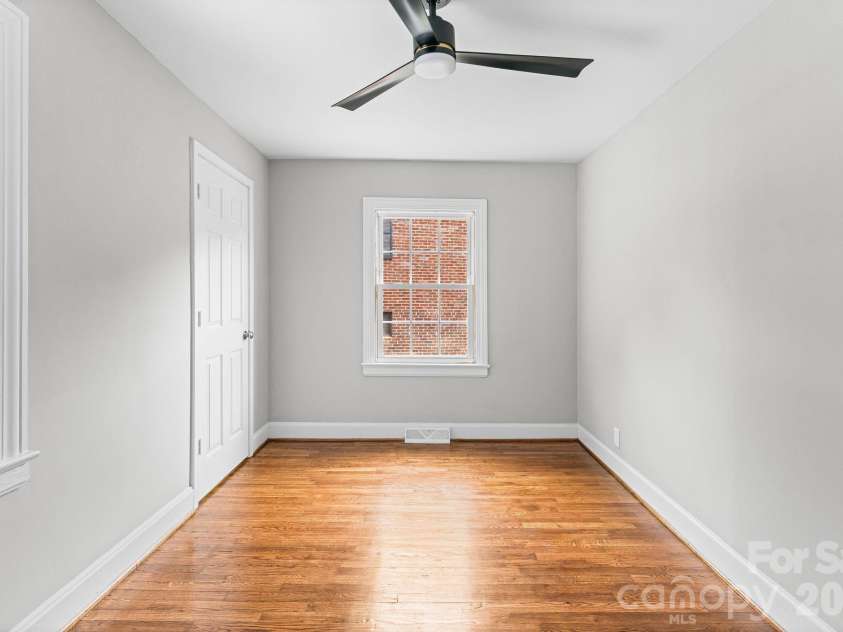 828 Ferrell Avenue, Winston Salem, NC 27101.  MLS# CAR4425367, YatesRealty ID 51109. 
