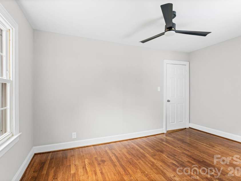 828 Ferrell Avenue, Winston Salem, NC 27101.  MLS# CAR4425367, YatesRealty ID 51109. 
