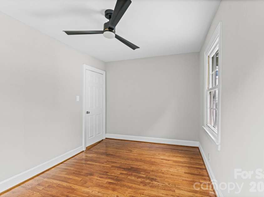 828 Ferrell Avenue, Winston Salem, NC 27101.  MLS# CAR4425367, YatesRealty ID 51109. 