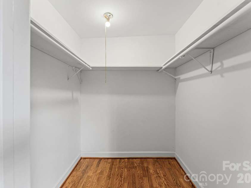 828 Ferrell Avenue, Winston Salem, NC 27101.  MLS# CAR4425367, YatesRealty ID 51109. 