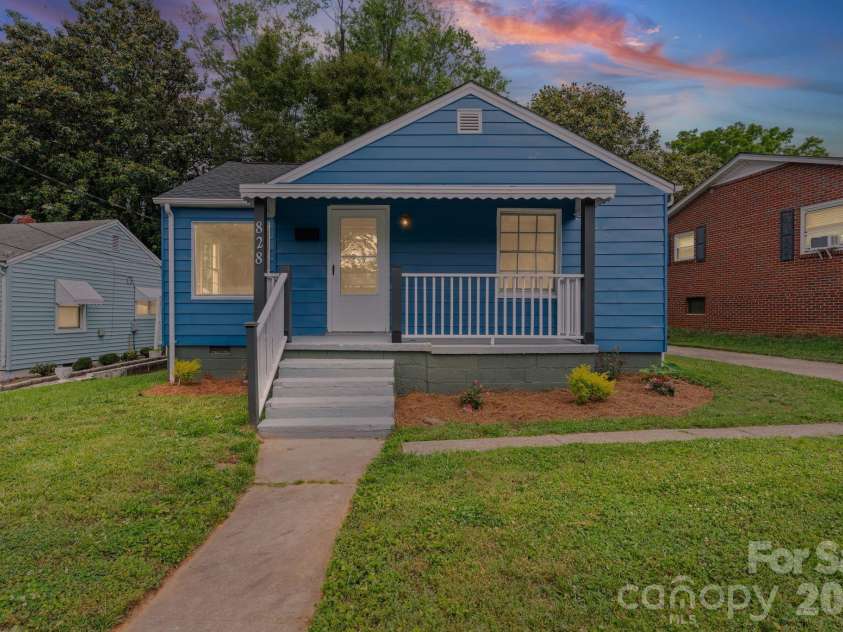 828 Ferrell Avenue, Winston Salem, NC 27101.  MLS# CAR4425367, YatesRealty ID 51109. 