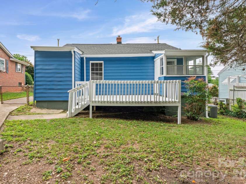 828 Ferrell Avenue, Winston Salem, NC 27101.  MLS# CAR4425367, YatesRealty ID 51109. 