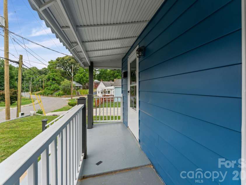 828 Ferrell Avenue, Winston Salem, NC 27101.  MLS# CAR4425367, YatesRealty ID 51109. 