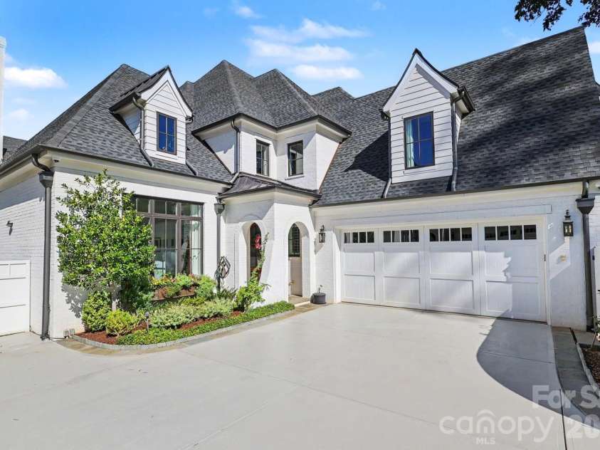 1318 Kings Drive, Charlotte, NC 28207.  MLS# CAR4424849, YatesRealty ID 51110. 