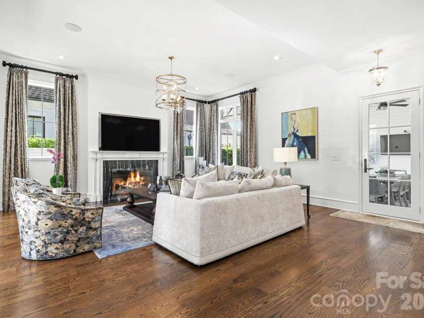 1318 Kings Drive, Charlotte, NC 28207.  MLS# CAR4424849, YatesRealty ID 51110. 