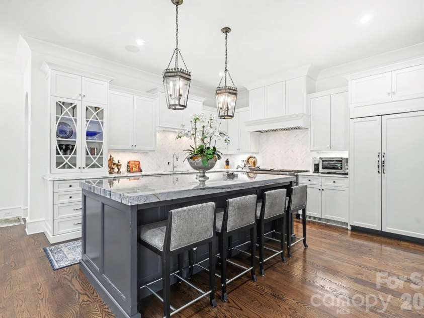 1318 Kings Drive, Charlotte, NC 28207.  MLS# CAR4424849, YatesRealty ID 51110. 