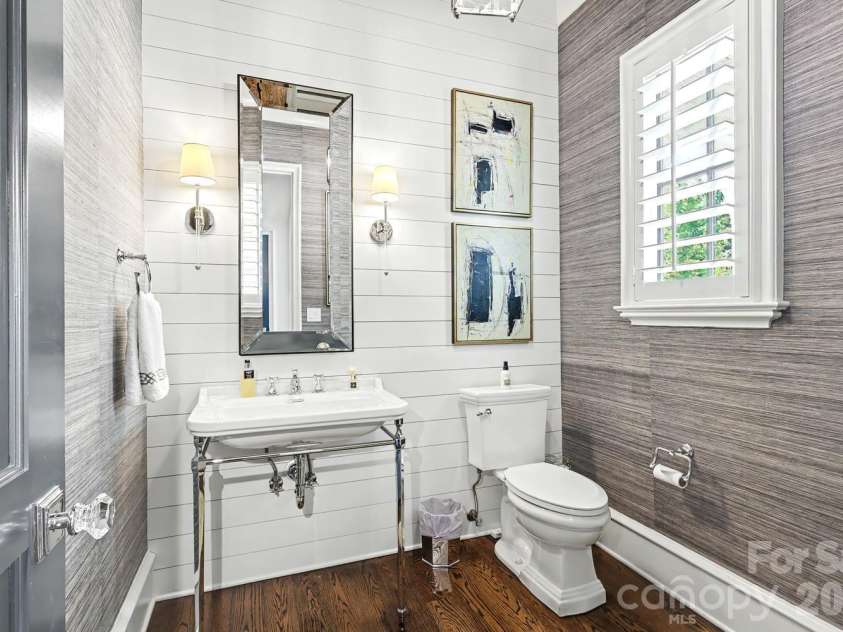 1318 Kings Drive, Charlotte, NC 28207.  MLS# CAR4424849, YatesRealty ID 51110. 