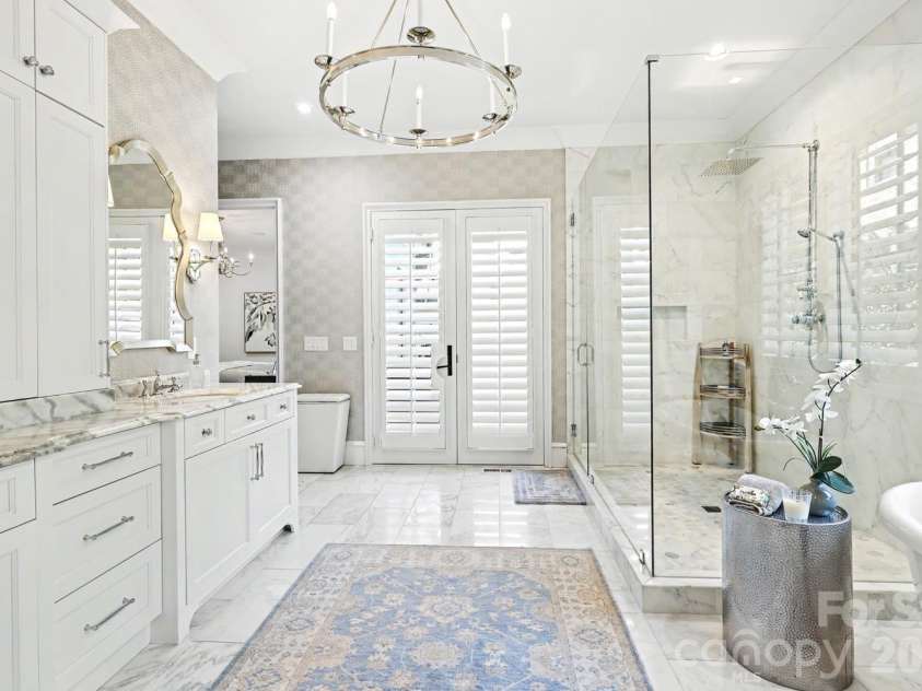 1318 Kings Drive, Charlotte, NC 28207.  MLS# CAR4424849, YatesRealty ID 51110. 