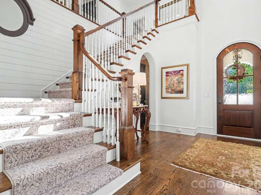 1318 Kings Drive, Charlotte, NC 28207.  MLS# CAR4424849, YatesRealty ID 51110. 