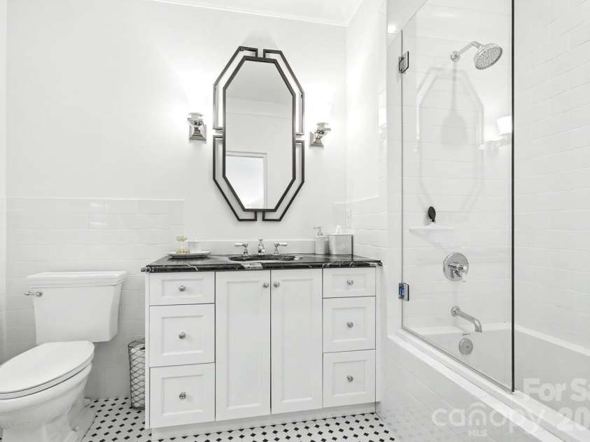 1318 Kings Drive, Charlotte, NC 28207.  MLS# CAR4424849, YatesRealty ID 51110. 