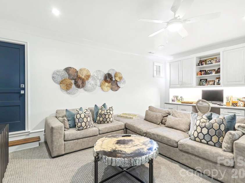 1318 Kings Drive, Charlotte, NC 28207.  MLS# CAR4424849, YatesRealty ID 51110. 