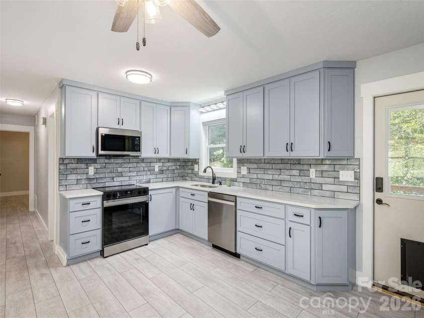4103 Turnpike Road, Horse Shoe, NC 28742.  MLS# CAR4425373, YatesRealty ID 51112. 