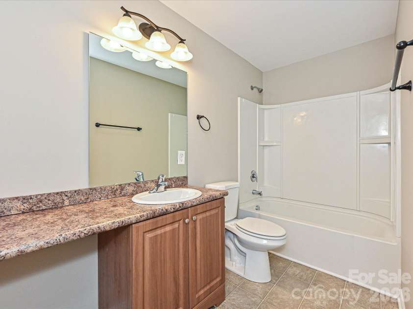 8318 Rockmoor Ridge Road, Charlotte, NC 28215.  MLS# CAR4425119, YatesRealty ID 51116. 4th Full Bathroom