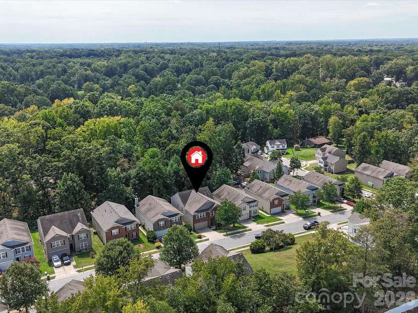 8318 Rockmoor Ridge Road, Charlotte, NC 28215.  MLS# CAR4425119, YatesRealty ID 51116. 
