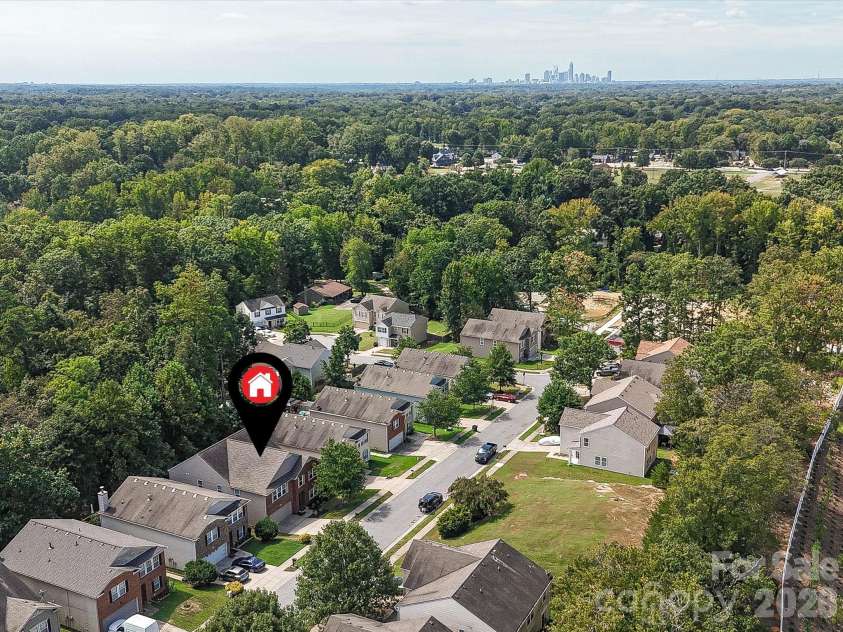 8318 Rockmoor Ridge Road, Charlotte, NC 28215.  MLS# CAR4425119, YatesRealty ID 51116. 
