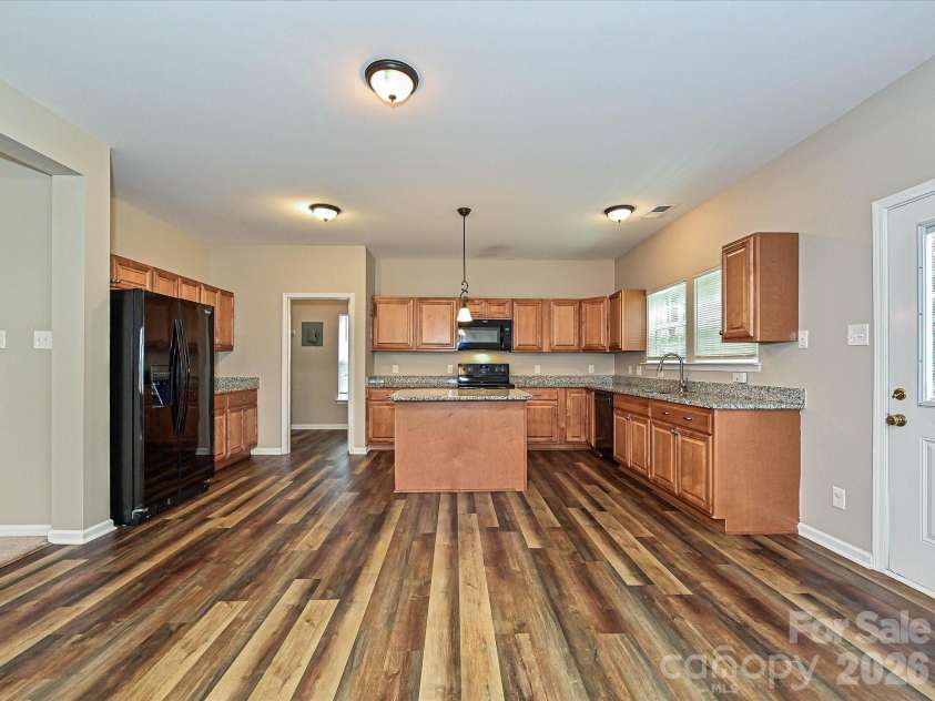 8318 Rockmoor Ridge Road, Charlotte, NC 28215.  MLS# CAR4425119, YatesRealty ID 51116. Kitchen and Breakfast Area