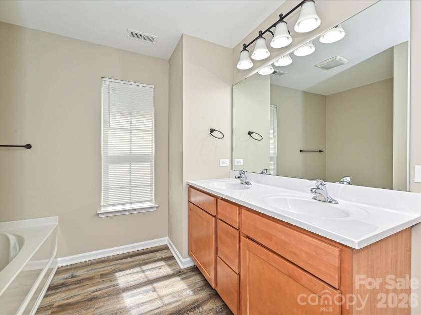 8318 Rockmoor Ridge Road, Charlotte, NC 28215.  MLS# CAR4425119, YatesRealty ID 51116. Primary Bathroom