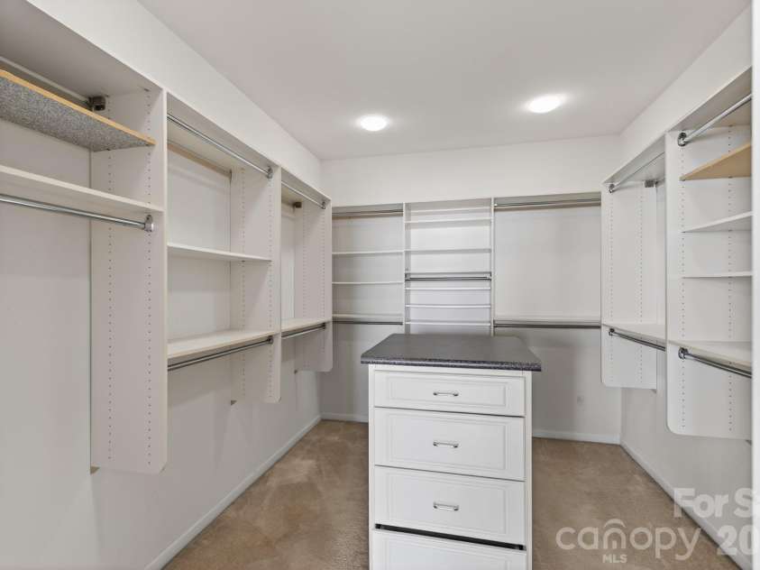 114 Inlet Point Drive, Tega Cay, SC 29708.  MLS# CAR4356533, YatesRealty ID 5112. Primary Bedroom Walk In closet