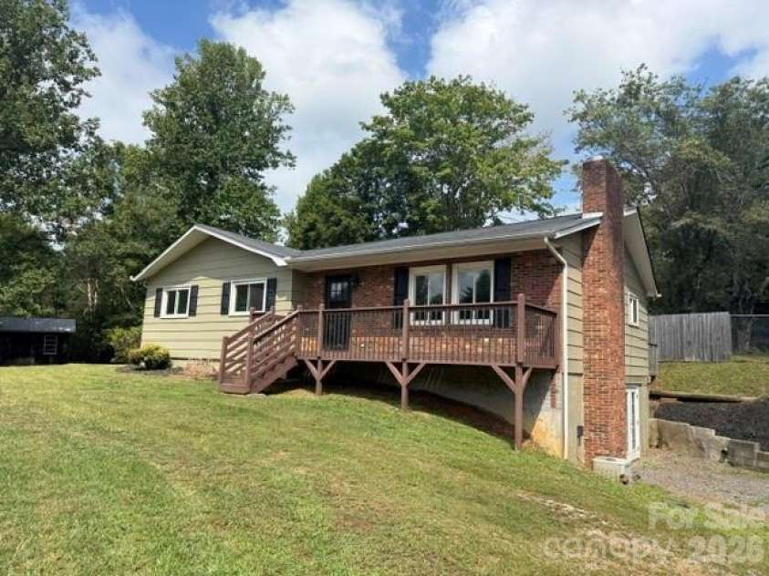 2005 Ada Williams Lane, Lenoir, NC 28645.  MLS# CAR4425402, YatesRealty ID 51122. 