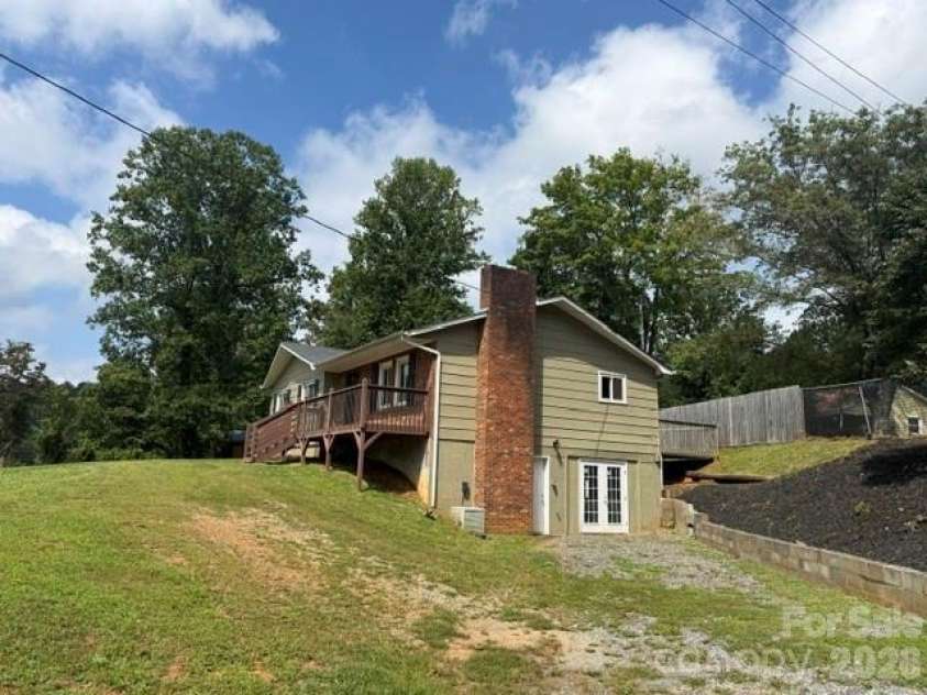 2005 Ada Williams Lane, Lenoir, NC 28645.  MLS# CAR4425402, YatesRealty ID 51122. 