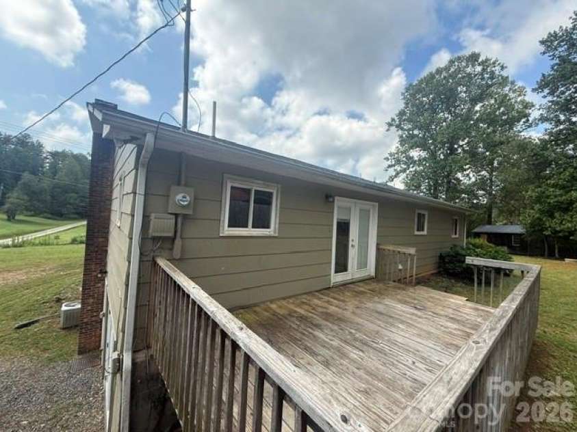 2005 Ada Williams Lane, Lenoir, NC 28645.  MLS# CAR4425402, YatesRealty ID 51122. 
