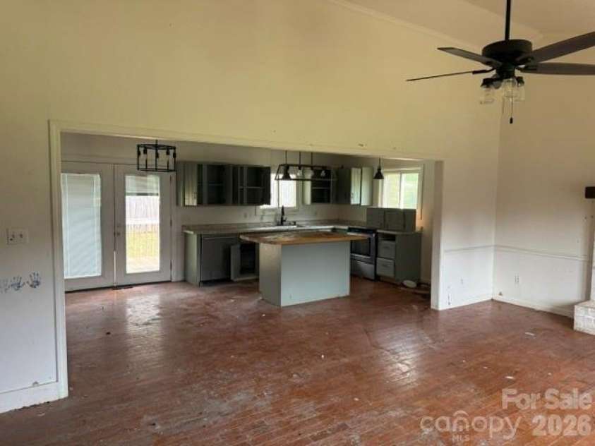 2005 Ada Williams Lane, Lenoir, NC 28645.  MLS# CAR4425402, YatesRealty ID 51122. 