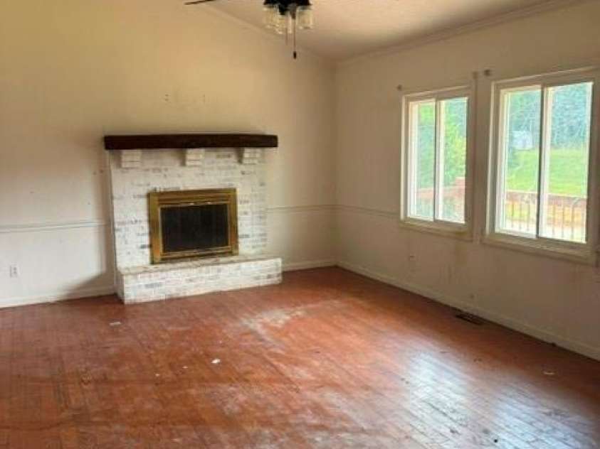 2005 Ada Williams Lane, Lenoir, NC 28645.  MLS# CAR4425402, YatesRealty ID 51122. 