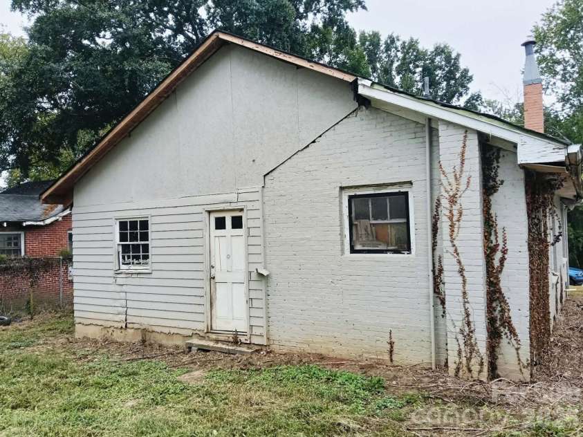 610 Lineberger Street, Shelby, NC 28150.  MLS# CAR4425409, YatesRealty ID 51123. 