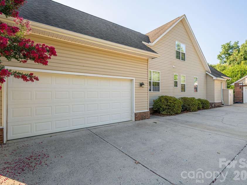 961 Colleton Meadow Drive, Clover, SC 29710.  MLS# CAR4402117, YatesRealty ID 51124. 