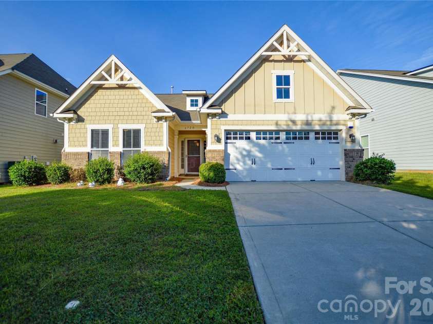 6720 Eastfield Park Drive, Charlotte, NC 28269.  MLS# CAR4375584, YatesRealty ID 51126. 