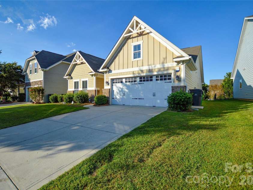 6720 Eastfield Park Drive, Charlotte, NC 28269.  MLS# CAR4375584, YatesRealty ID 51126. 