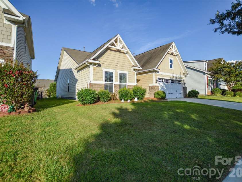 6720 Eastfield Park Drive, Charlotte, NC 28269.  MLS# CAR4375584, YatesRealty ID 51126. 