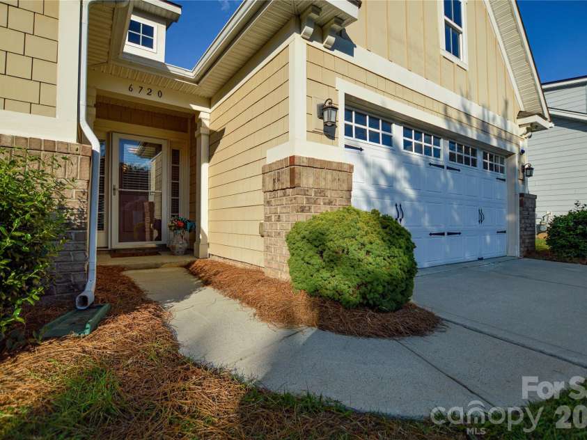 6720 Eastfield Park Drive, Charlotte, NC 28269.  MLS# CAR4375584, YatesRealty ID 51126. 