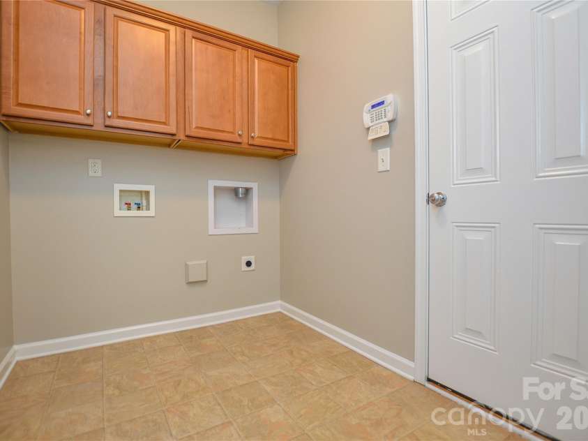6720 Eastfield Park Drive, Charlotte, NC 28269.  MLS# CAR4375584, YatesRealty ID 51126. 