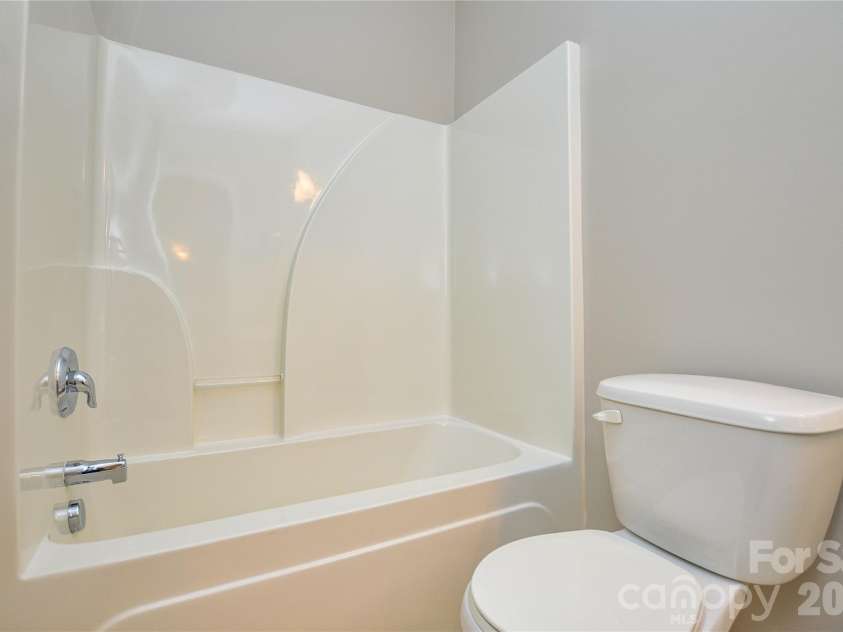6720 Eastfield Park Drive, Charlotte, NC 28269.  MLS# CAR4375584, YatesRealty ID 51126. 